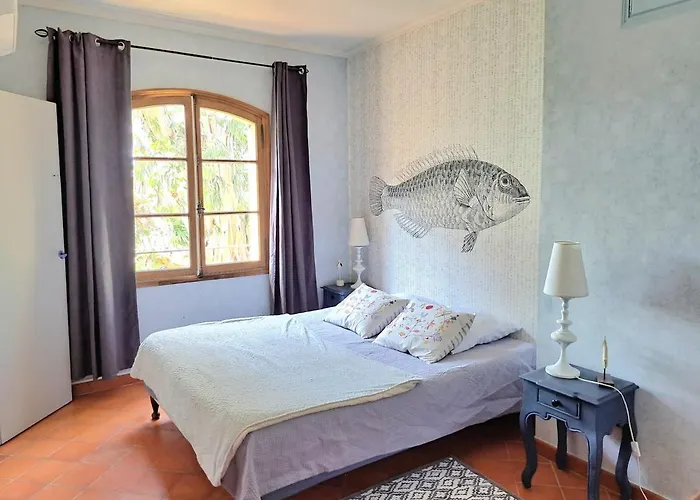 Bastide Presqu Ile De Giens Superbe Vue Piscine Hyeres